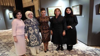 Emine Erdoğan, Özbekistanda Özbekistanın Renkleri sergisini ziyaret etti