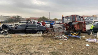 Enez Belediye Başkanının makam aracıyla çarpışan traktörün sürücüsü ağır yaralandı