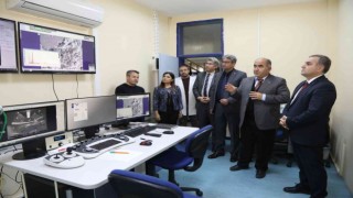 ERÜ Rektörü Altun, Teknoloji Araştırma ve Uygulama Merkezinde İncelemelerde Bulundu
