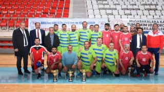 Erzincanda öğretmenler arası voleybol turnuvası düzenlendi