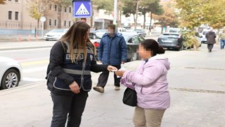 Erzincanda polis ekipleri tarafından okul çevrelerinde denetimler sürüyor