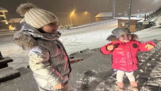 Erzurum beyaza büründü, vatandaşlar karın tadını çıkarttı