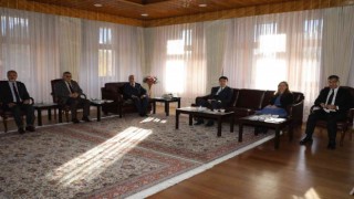 Erzurum Valisi Okay Memişten Rektör Çomaklıya tebrik ziyareti