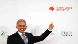 Eşine torpil yapmakla suçlanan Frankfurt Belediye Başkanı referandumla görevden alındı