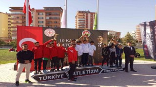 Eskişehirli sporcular 10 Kasım koşusunu dereceyle tamamladı