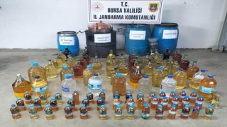 Evlerini sahte alkol üretim tesisine çevirmişler