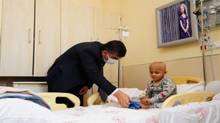 Fadıloğlundan lösemili çocuklara moral ziyareti