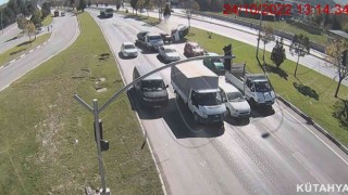 Farklı illerde dikkatsizlik sonucu meydana gelen trafik kazaları KGYS görüntülerine yansıdı