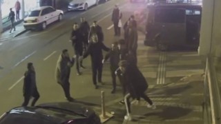 Fatihte park yeri kavgasında 2 kişi bıçaklandı