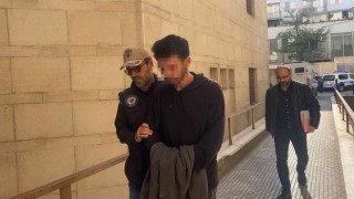 Feribotu kaçırdığı için bomba ihbarı yapan bir kişi adliyeye sevk edildi