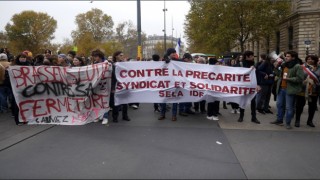 Fransada öğrenci ve velilerden protesto