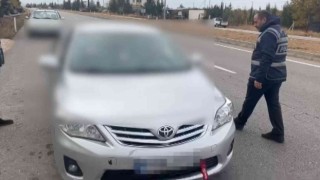 Gaziantepte bir otomobilden 6 kaçak göçmen çıktı