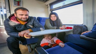 Gaziray ile entegre çalışan raybüs, yolculardan büyük rağbet görüyor