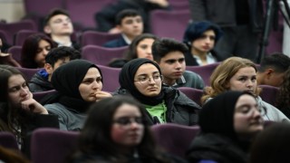 Gençlere etkili iletişim ve liderlik eğitimi