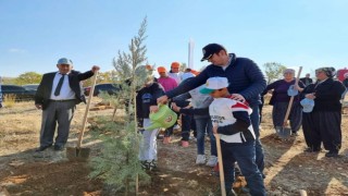 Gölbaşı ilçesinde fidanlar toprakla buluşturuldu
