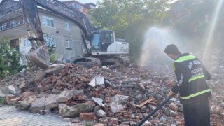 Gölcükte 164 metruk bina yıkıldı