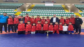 Güreş minderinde ‘Yıldırım fırtınası