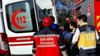 Hafif ticari araçla otomobil çarpıştı: 3 yaralı