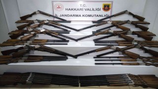 Hakkaride 50 adet çift kırma av tüfeği ele geçirildi