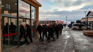 Hakkaride gözaltına alınan 16 kişi adliyeye sevk edildi