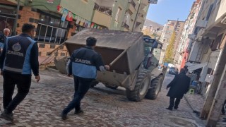 Hakkaride kentin görünümünü bozan barakalar kaldırıldı