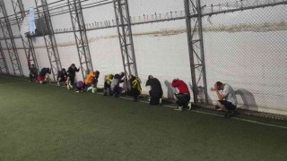 Halı saha oyuncularından Çök-Kapan-Tutun tatbikatına destek
