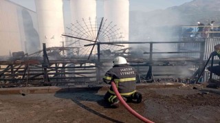 Hatayda demir çelik fabrikasında patlamadan sonra yangın çıktı