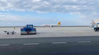 Hava muhalefeti nedeniyle Gürcistana inemeyen uçak Rizeye indi