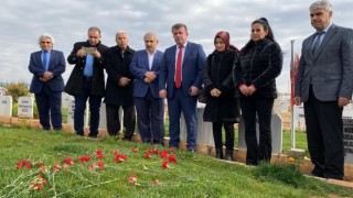 Hayatını kaybeden öğretmen mezarı başında anıldı