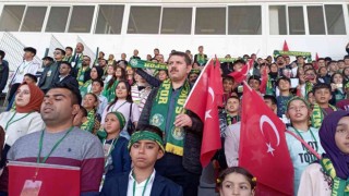 Hilvanlı çocuklar ilk defa tribünde maç izledi