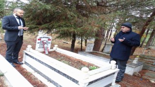 Hisarcıkta öğretmenler vefat eden öğretmenleri unutmadı