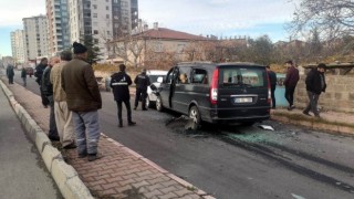 Husumetlisinin aracına çarparak durdurdu, sonra bıçakladı