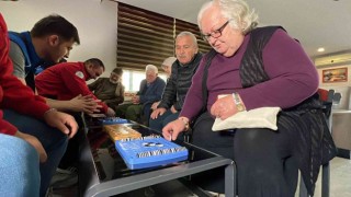 Huzurevi sakinleri akıl oyunlarını öğrendi, boynuz kulağı hemen geçti