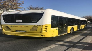 İETT otobüs şoförüne çekiçli saldırı kamerada