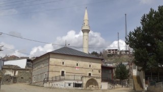 İki asırlık çivisiz cami zamana meydan okuyor