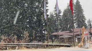 Ilgaz Dağında kar yağışı ve yoğun sis etkili oldu