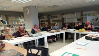 İlmekleri ihtiyaç sahibi çocuklar için atıyorlar
