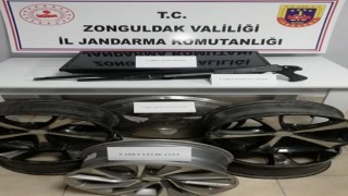 İş yerini soyan 2 zanlı jandarma tarafından kıskıvrak yakalandı