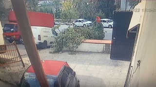 İstanbulda kamyonet dehşeti kamerada: 5 araç pert oldu