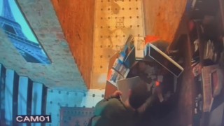 İstanbulda soğukkanlı hırsız kamerada: Otelin bilgisayarını faresiyle beraber çaldı