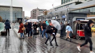 İstanbulda yağmur ve şiddetli rüzgar başladı