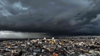 İstanbulun üzerini yağmur bulutları kapladı
