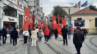 İstiklal Caddesi Türk bayraklarıyla donatıldı
