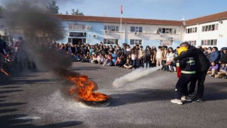 İtfaiyecilerden ortaokul öğrencilerine yangın eğitimi