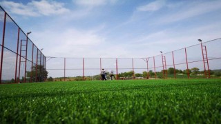 İvrindide halı saha inşaatları tamamlanıyor