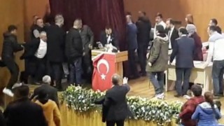 İYİ Parti Altındağ İlçe Başkanlığı Kongresinde çıkan kavga kamerada
