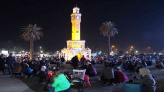 İzmir, 18.57de çök-kapan-tutun yaptı