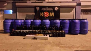 İzmir polisi muhtemel facianın önüne geçti: 4 ton sahte şarap ele geçirildi