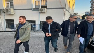 İzmirde araçlarında 5 kilo uyuşturucu ile yakalanan 2 kişi gözaltına alındı