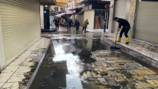 İzmirde esnafın yağmur çilesi